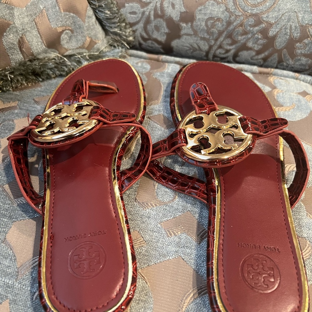New Tory Burch burgundy sandals